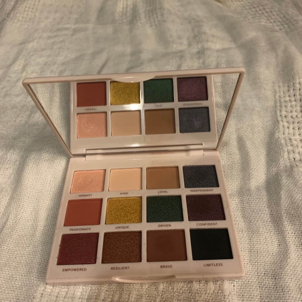 Persona Identity 2 eyeshadow palette